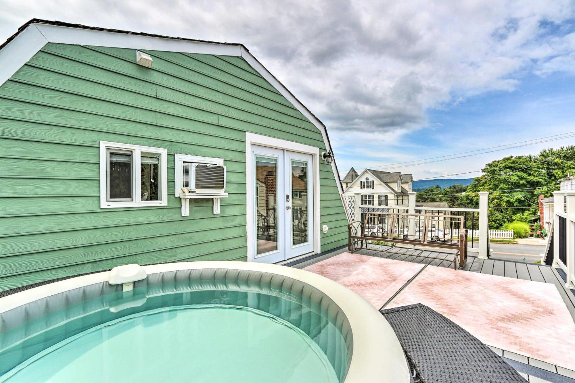 Epic Brunswick Apartment, Deck With Private Hot Tub! Exteriör bild