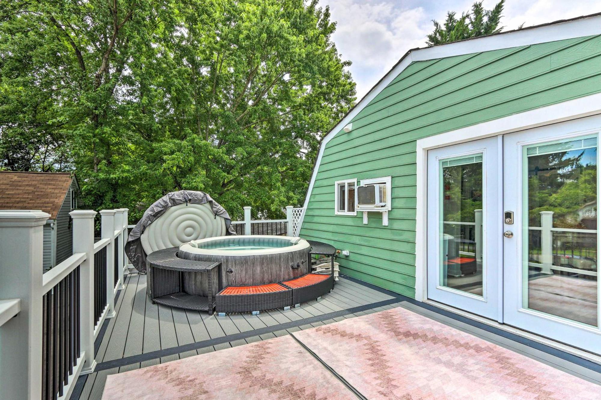 Epic Brunswick Apartment, Deck With Private Hot Tub! Exteriör bild